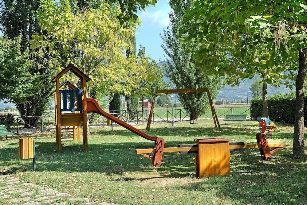 Agriturismo Le Due Torri Torre Quadrano Spello Buitenkant foto
