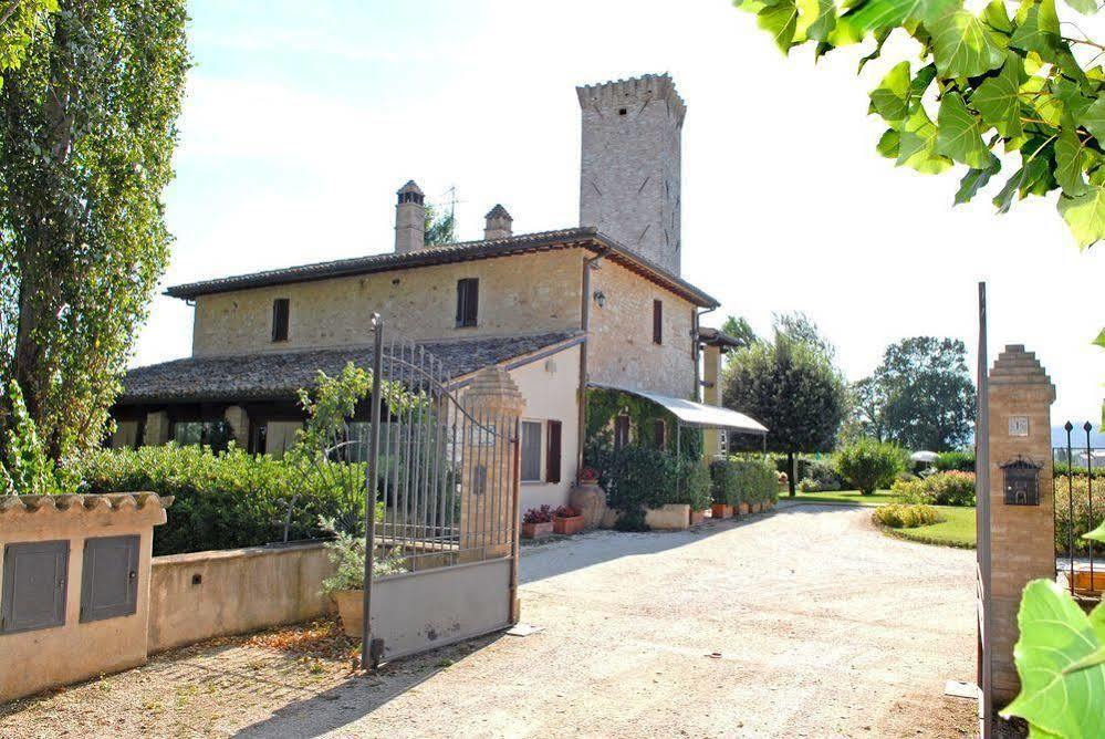 Agriturismo Le Due Torri Torre Quadrano Spello Buitenkant foto