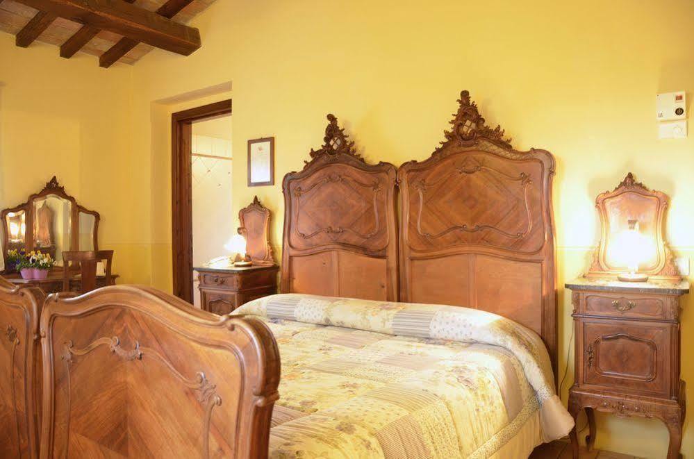 Agriturismo Le Due Torri Torre Quadrano Spello Buitenkant foto